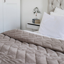 Chevron Sengetppe - Simply taupe