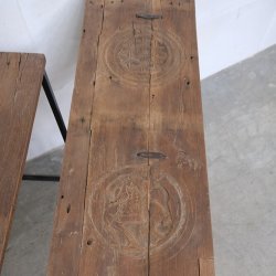 Konsolbord med udskringer